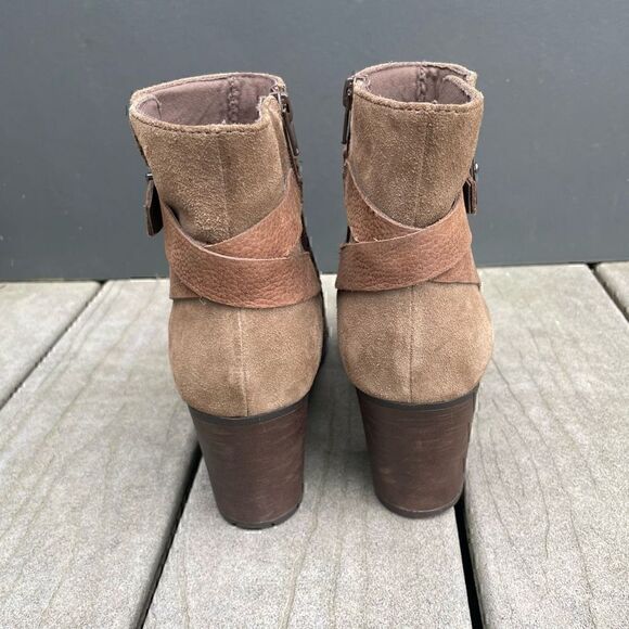 Clarks Collection Ankle Boots Tan Suede Leather Zip Heeled Size 9.5 Soft Cushion - Picture 6 of 9